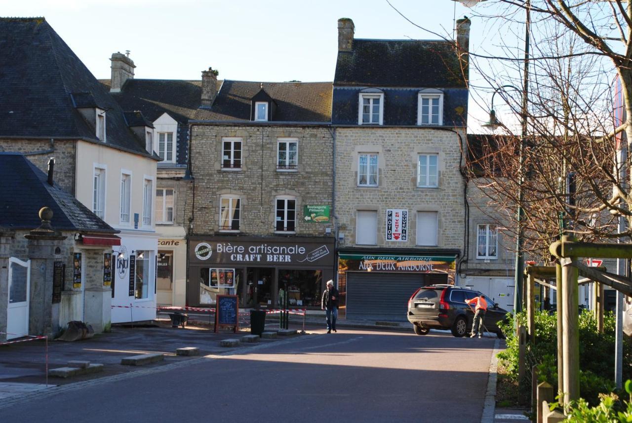 Gite De La Place De L'Eglise Sainte-Mere-Eglise Exterior photo